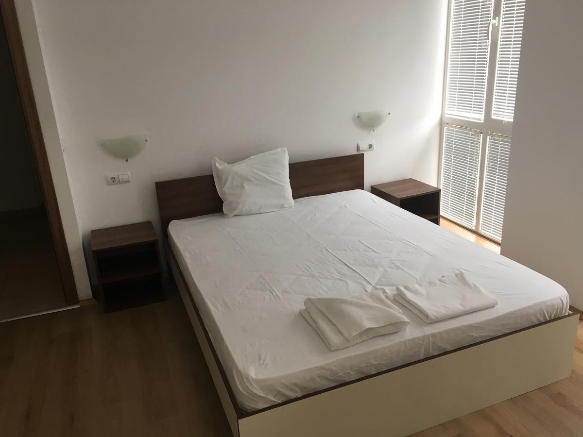 By The River Hotel Oryakhovo Ngoại thất bức ảnh