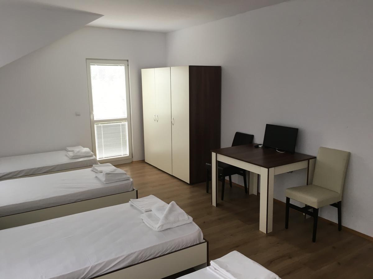 By The River Hotel Oryakhovo Ngoại thất bức ảnh