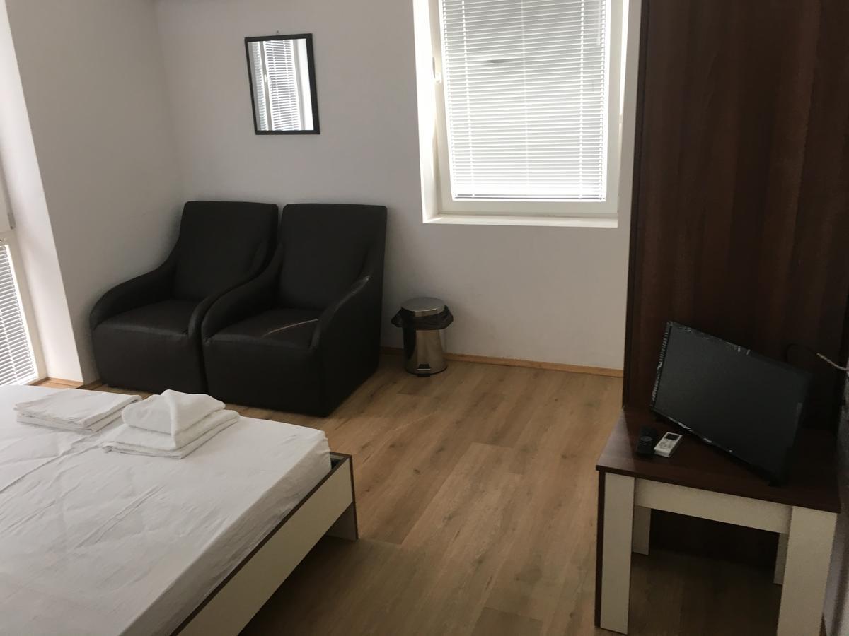 By The River Hotel Oryakhovo Ngoại thất bức ảnh