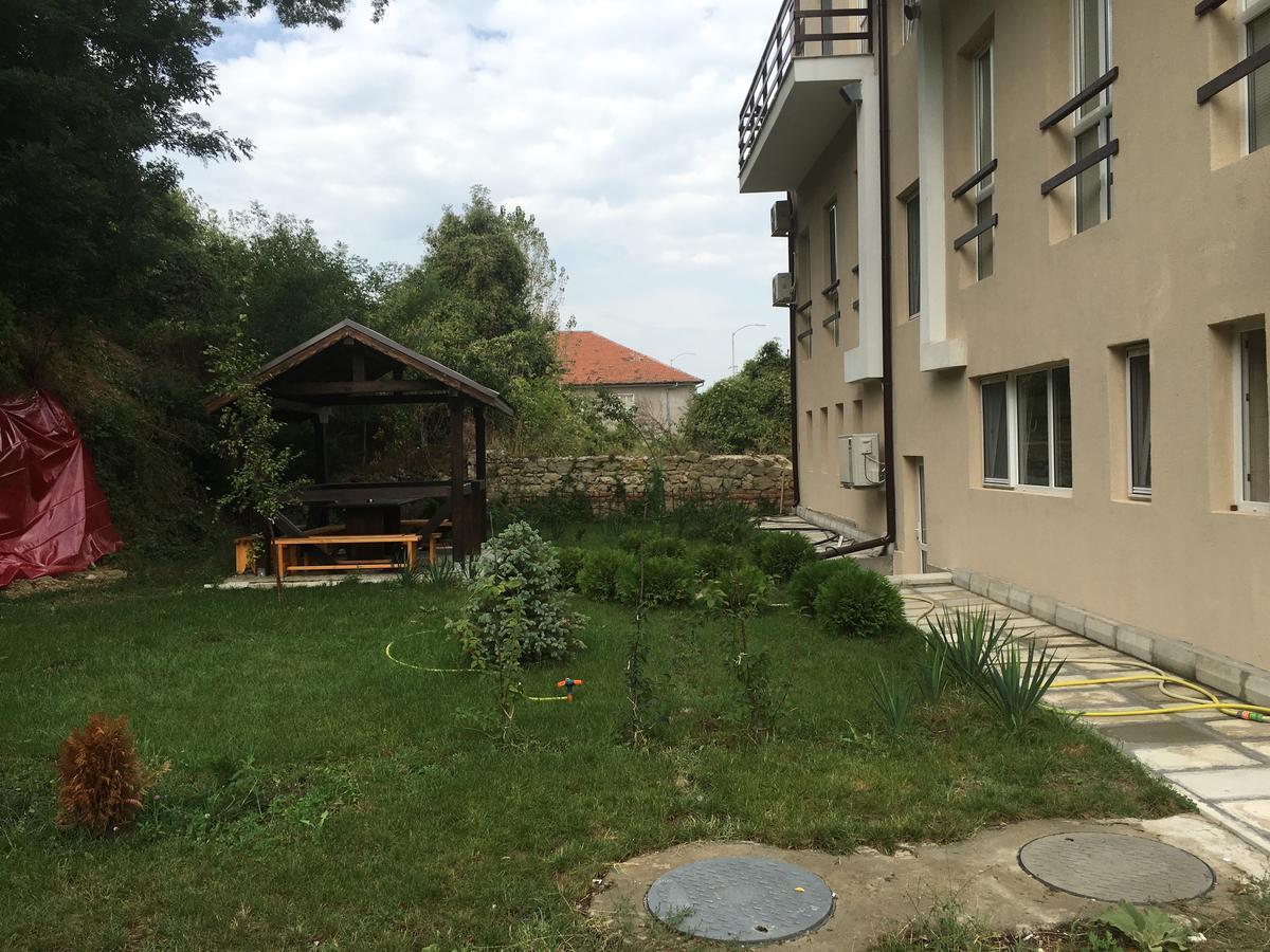 By The River Hotel Oryakhovo Ngoại thất bức ảnh