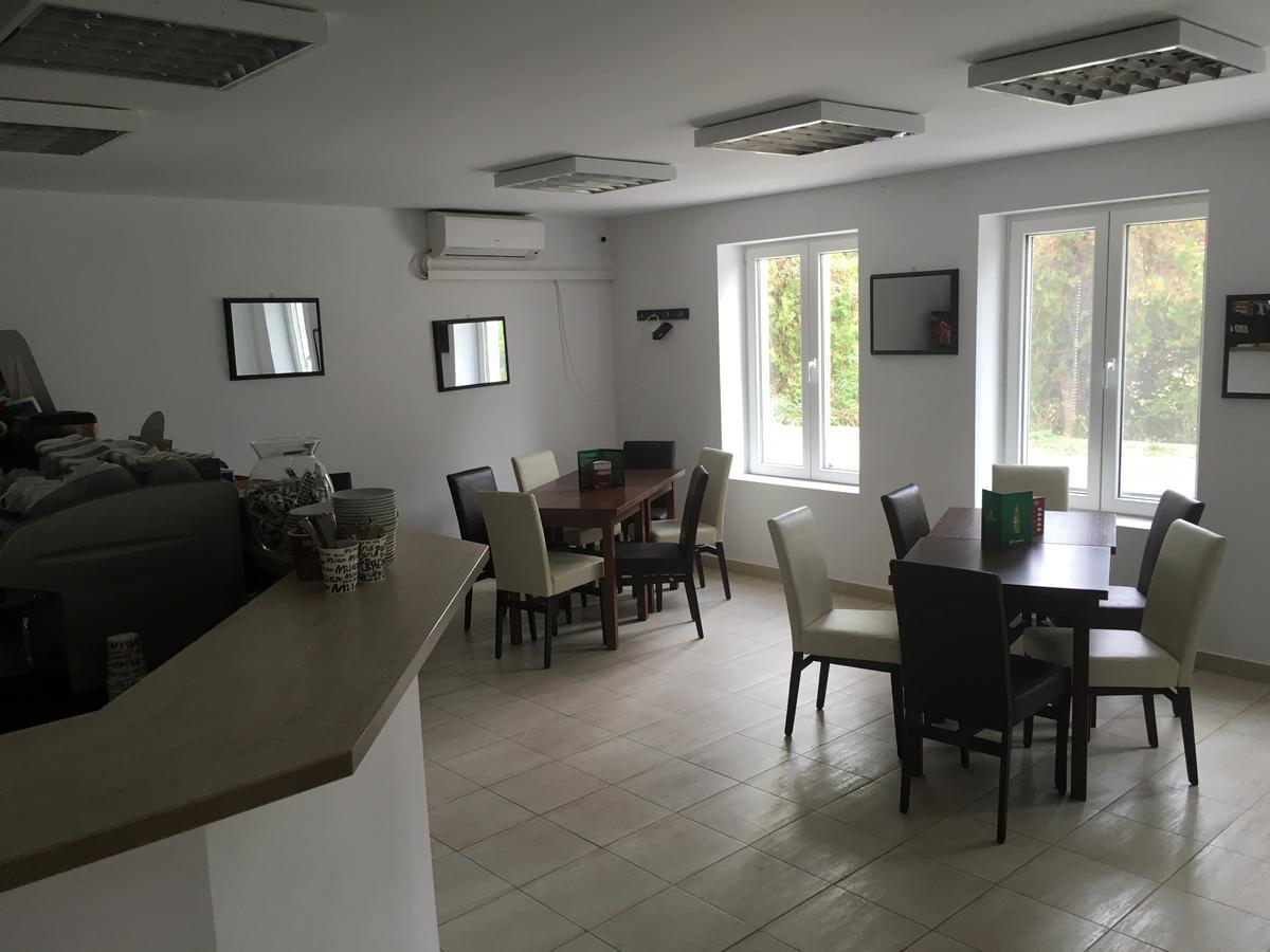 By The River Hotel Oryakhovo Ngoại thất bức ảnh